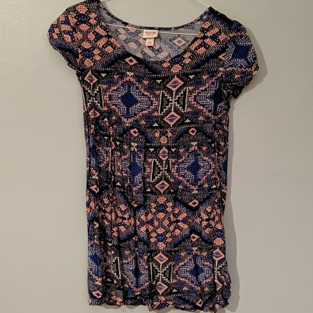 Patterned tunic top.